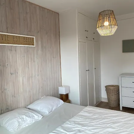 Near Sandy Beaches, Cleaning Included Lägenhet Nieuwpoort