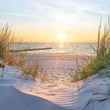 Near Sandy Beaches, Cleaning Included Ньивпорт